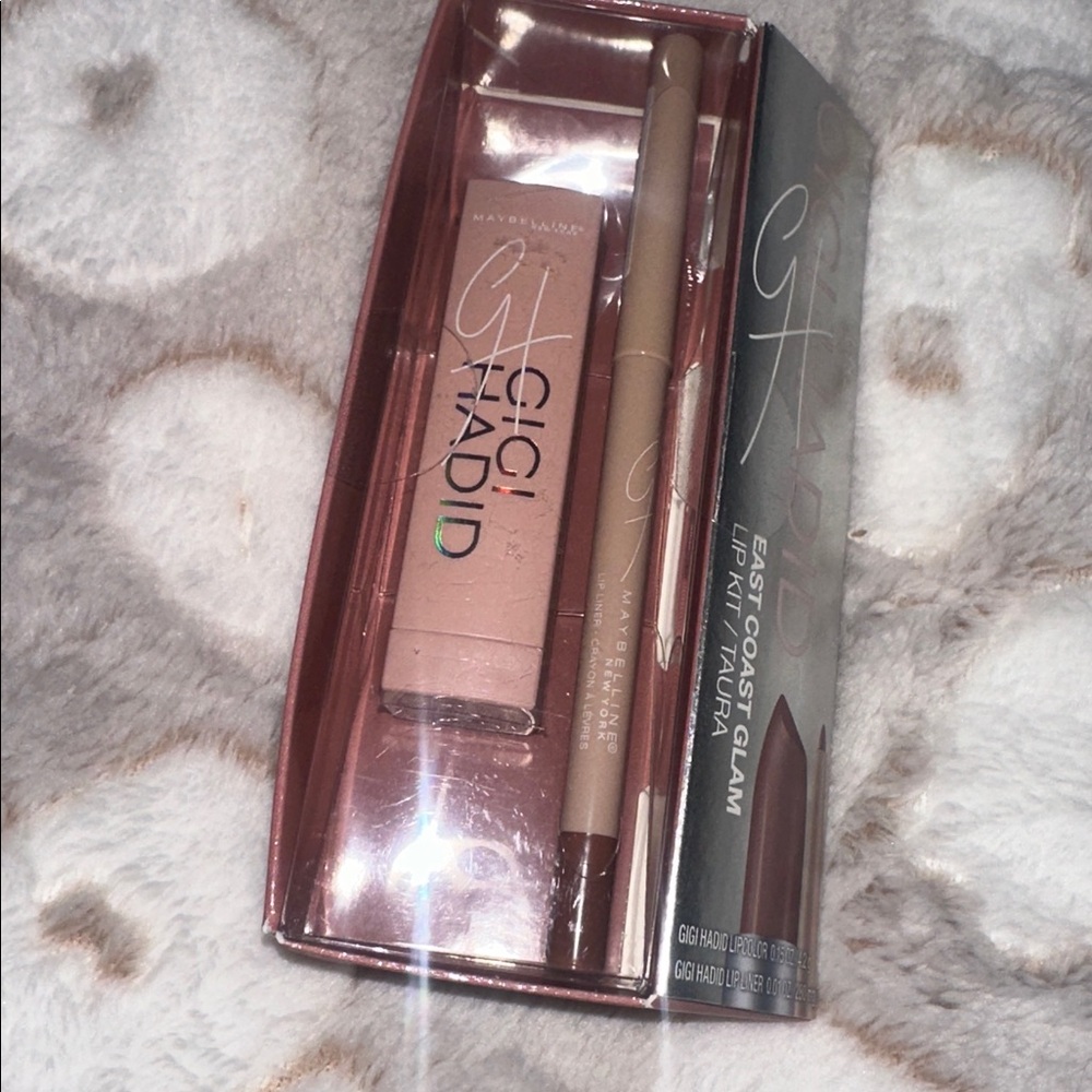 Maybelline Gigi Hadid Lipstick and Lip Liner Lip Kit in Taura